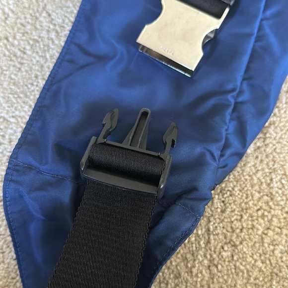 PRADA Re-Nylon and Saffiano leather belt bag NAVY - Picture 9 of 17